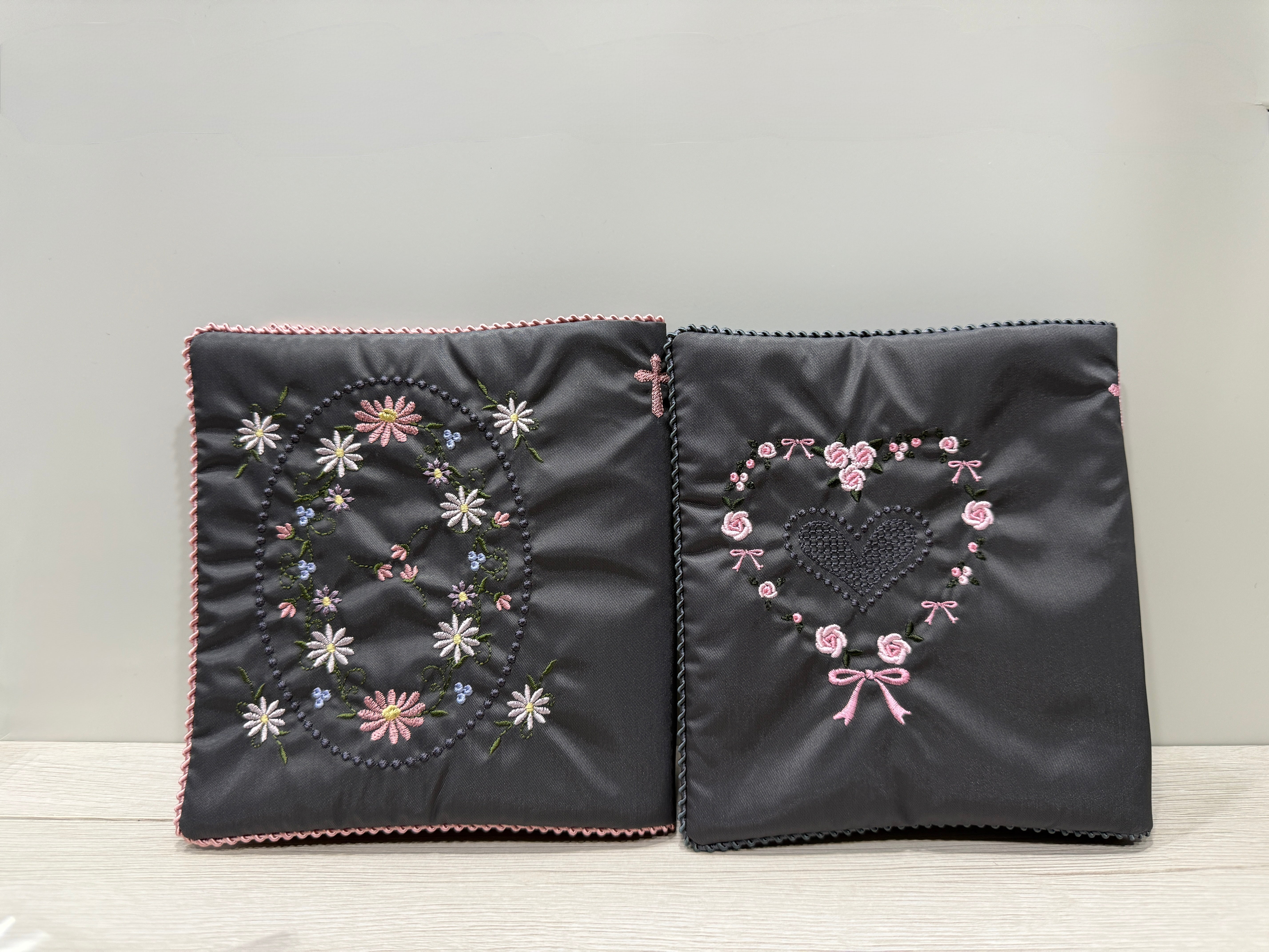 聖書カバー小グレー（刺繍洗濯可） – Princess E