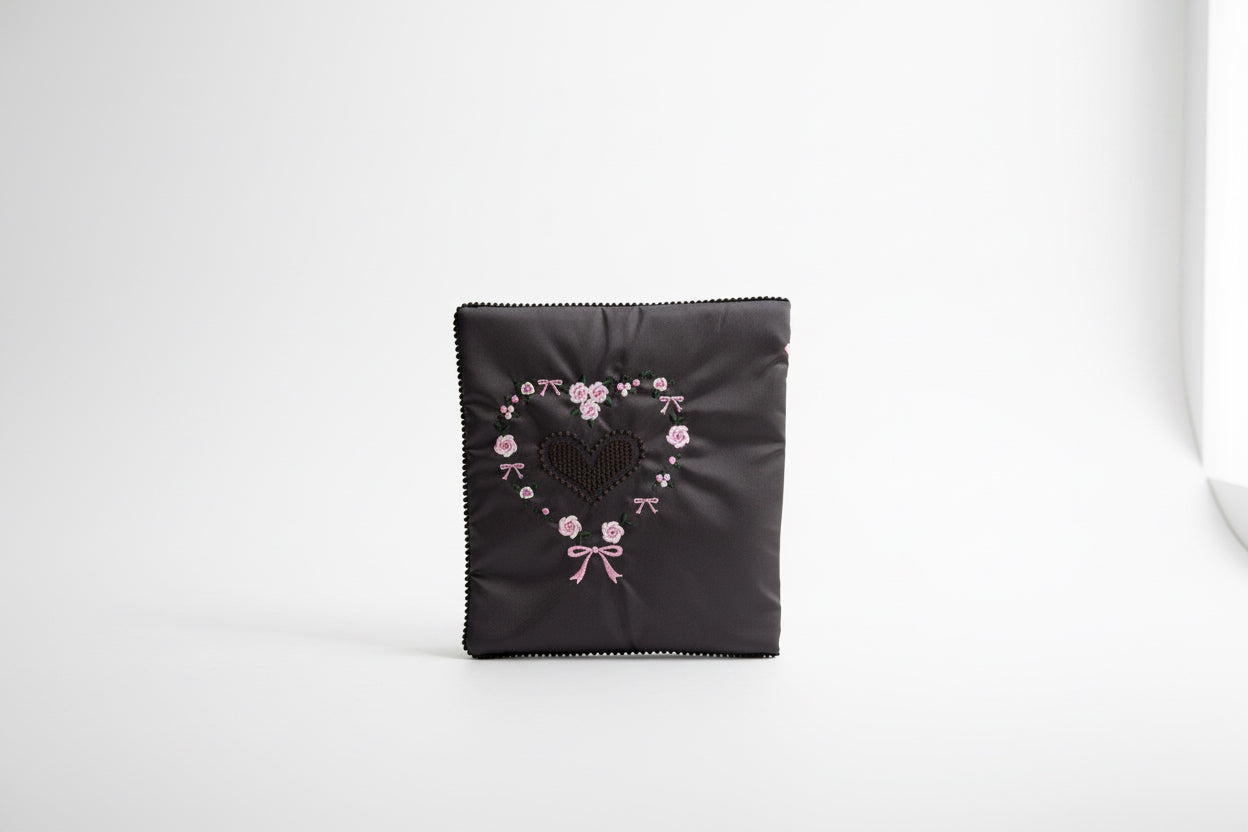 聖書カバー小ブラウン（ピンク薔薇ハート刺繍） – Princess E