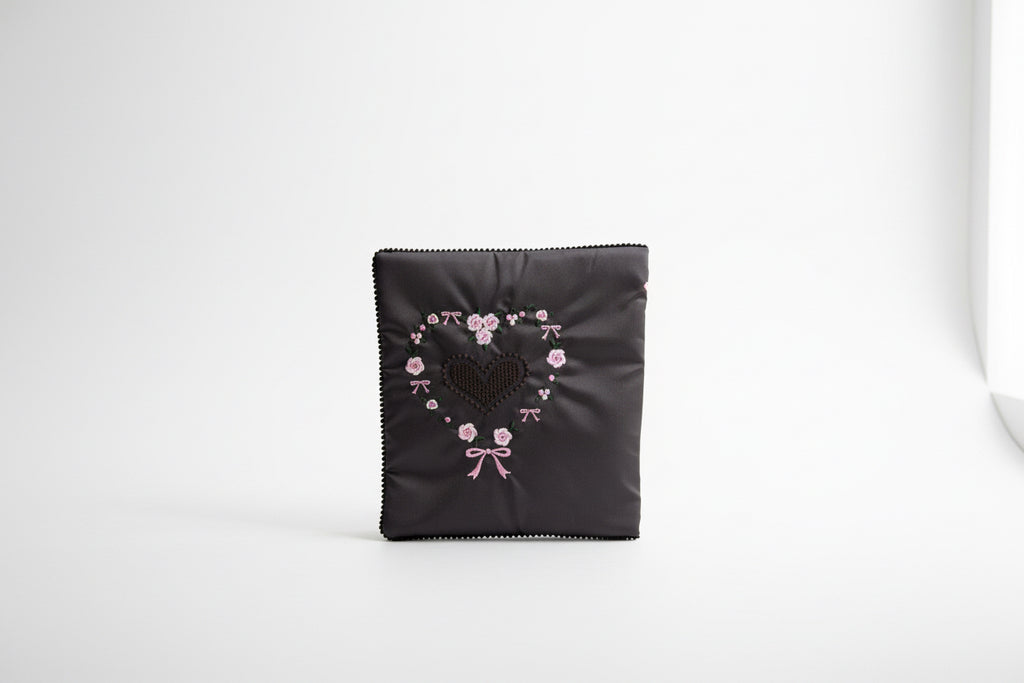 聖書カバー小ブラウン（ピンク薔薇ハート刺繍）
